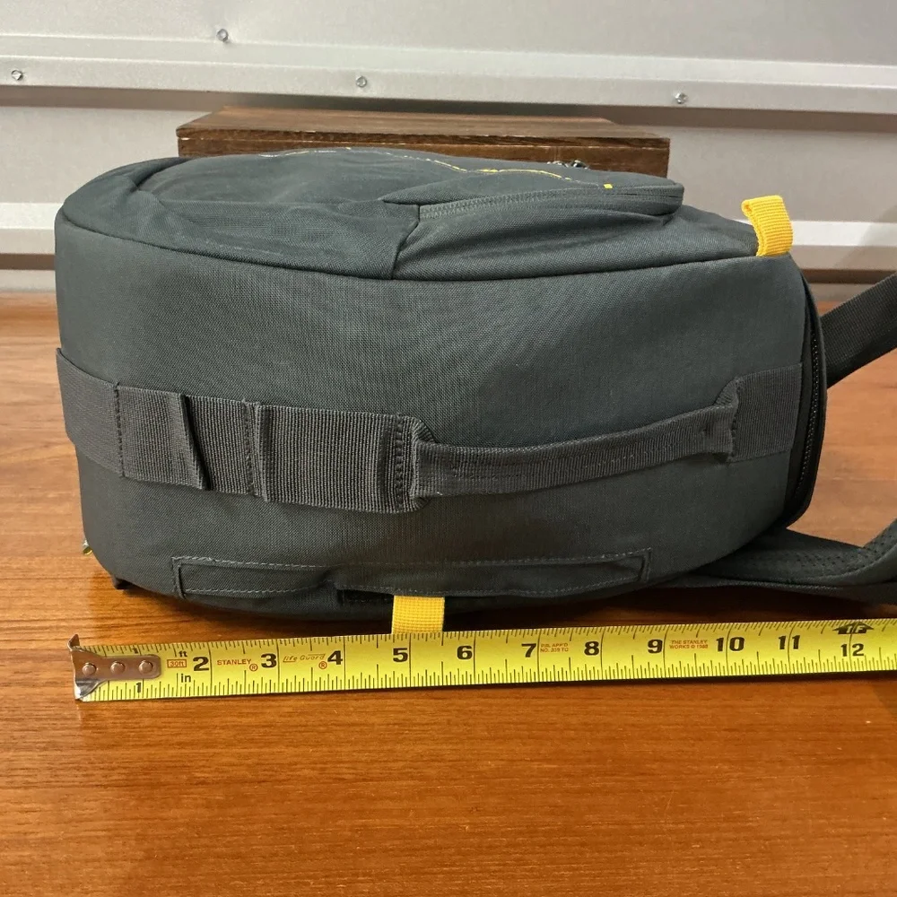 Mountainsmith Descent Black Nylon Sling Camera Pack Bag Adjustable Compartment